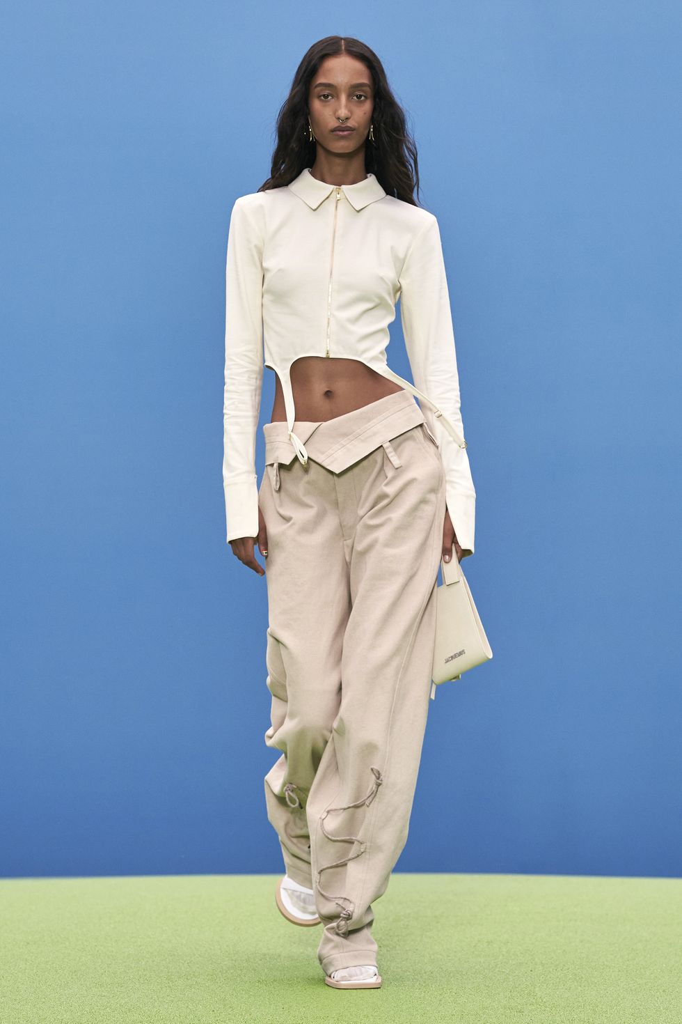 غرابة Jacquemus