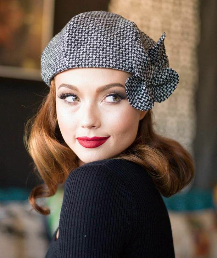 beret منقوشة