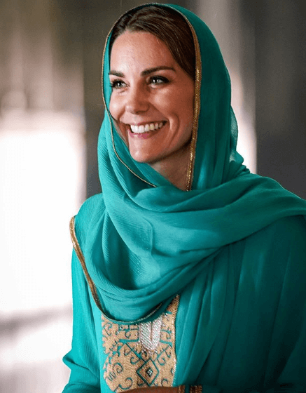 كيت ميدلتون تشع جمالاً في الحجاب خلال زيارتها إلى باكستان 2 