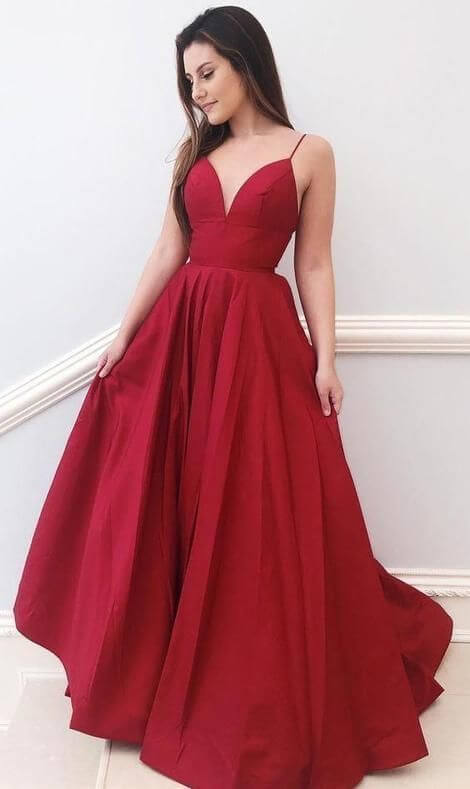 فستان احمر بقصة الأميرات