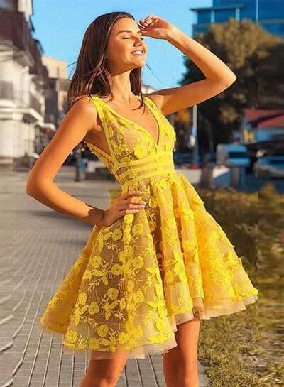 فستان كلوش باللون الأصفر