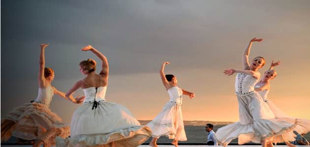 Кое е толкувањето на танцувањето во сон за самохрана жена?