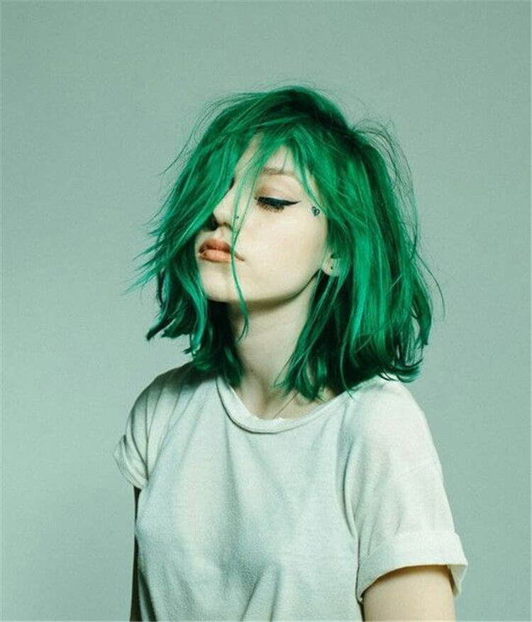 صبغة شعر أخضر حيوي على كامل الشعر