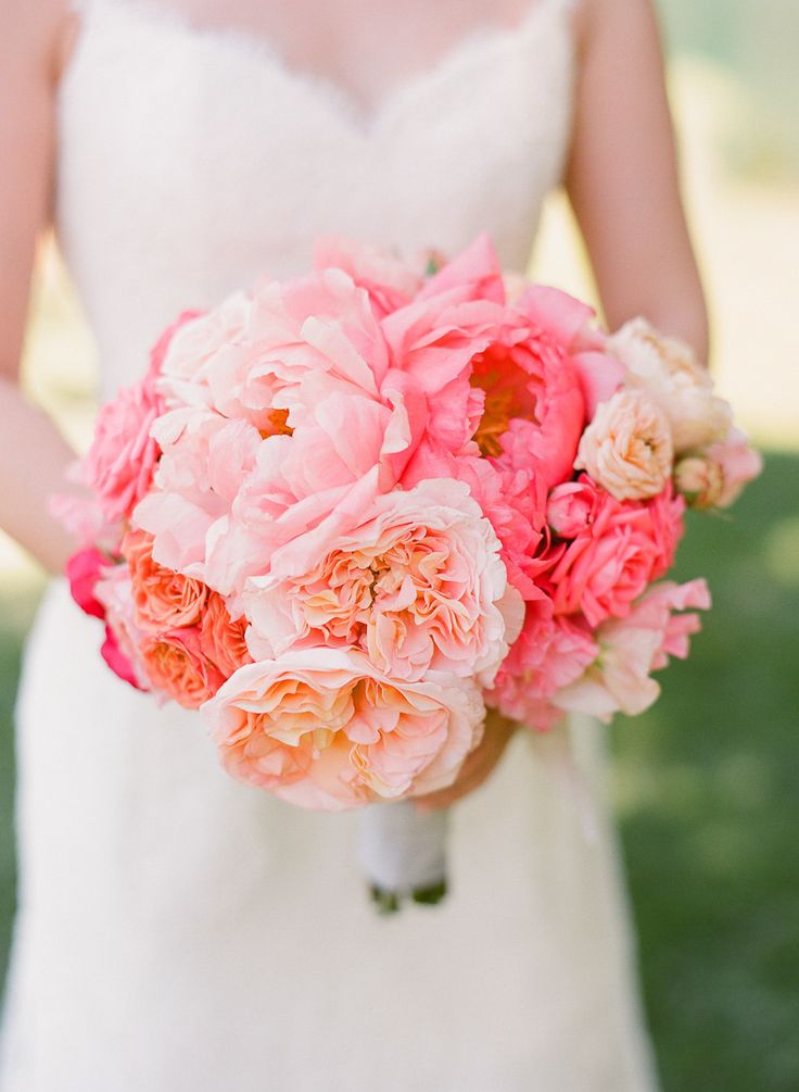 مسكة عروس أنثوية باللون الزهري