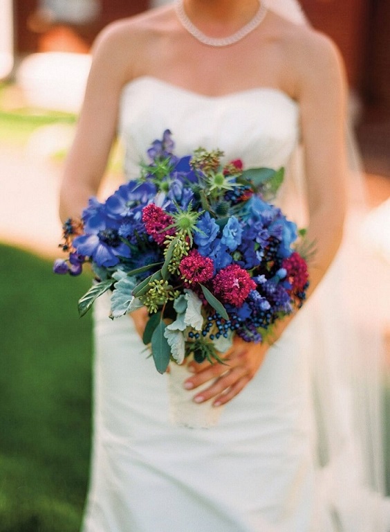 مسكة عروس باللون الأزرق