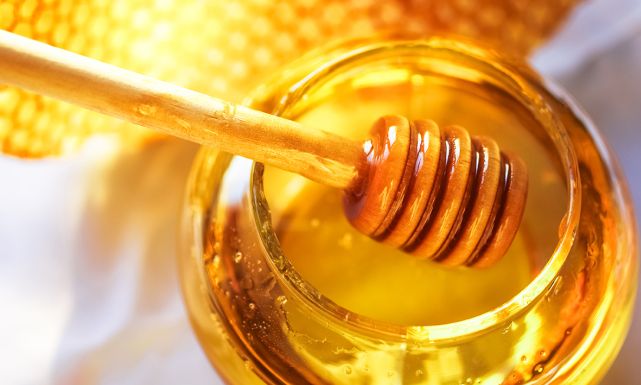  أضرار العسل مع الماء الساخن
