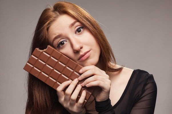 Hvad er fortolkningen af ​​en drøm om at spise chokolade?