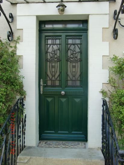 باب حديد أخضر
