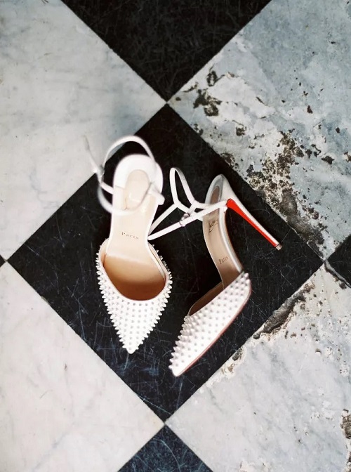 حذاء أبيض من دار كريستيان لوبوتان