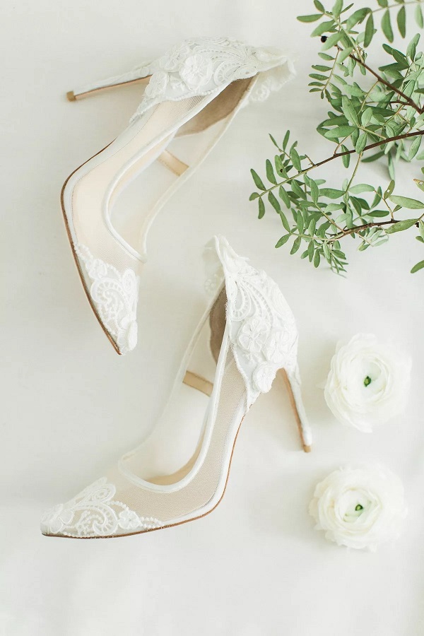 حذاء كلاسيكي للعروس الرومانسية