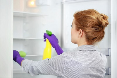 طريقة تنظيف الثلاجة بالخطوات السهلة1
