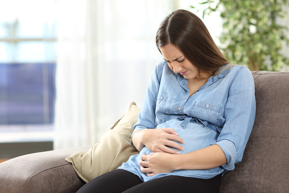 9 علامات الم اسفل البطن للحامل تدفعك لزيارة الطبيب