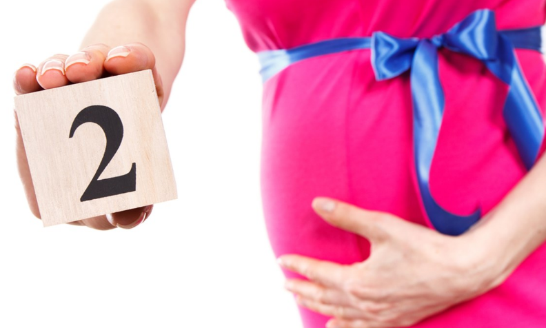 لون افرازات الحمل في الشهر الاول
