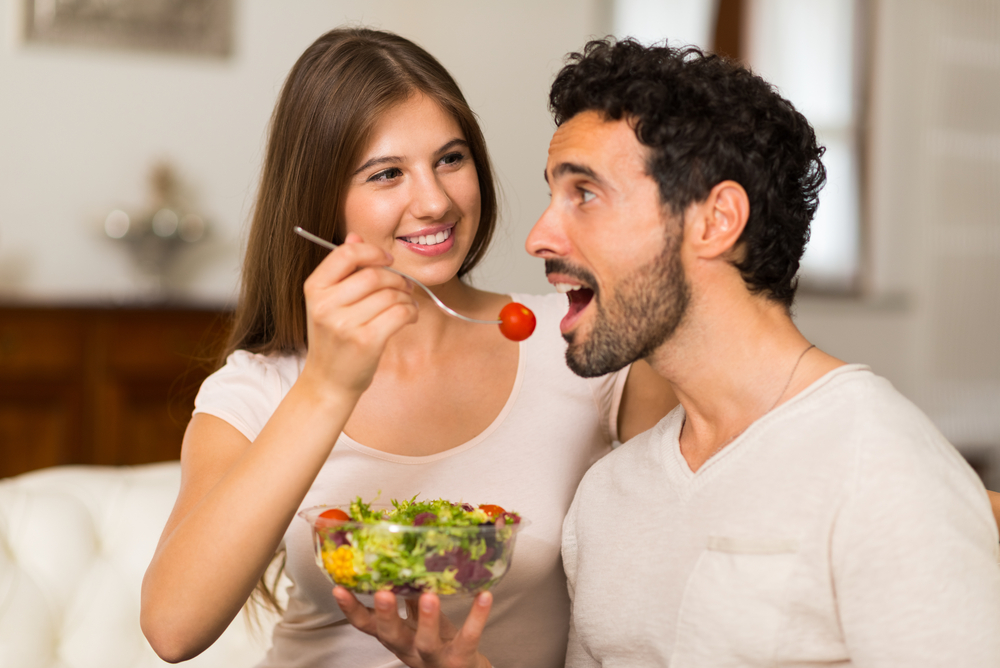 شريكك يحتاج الى المدح دائماً فهل تعلمين لماذا؟