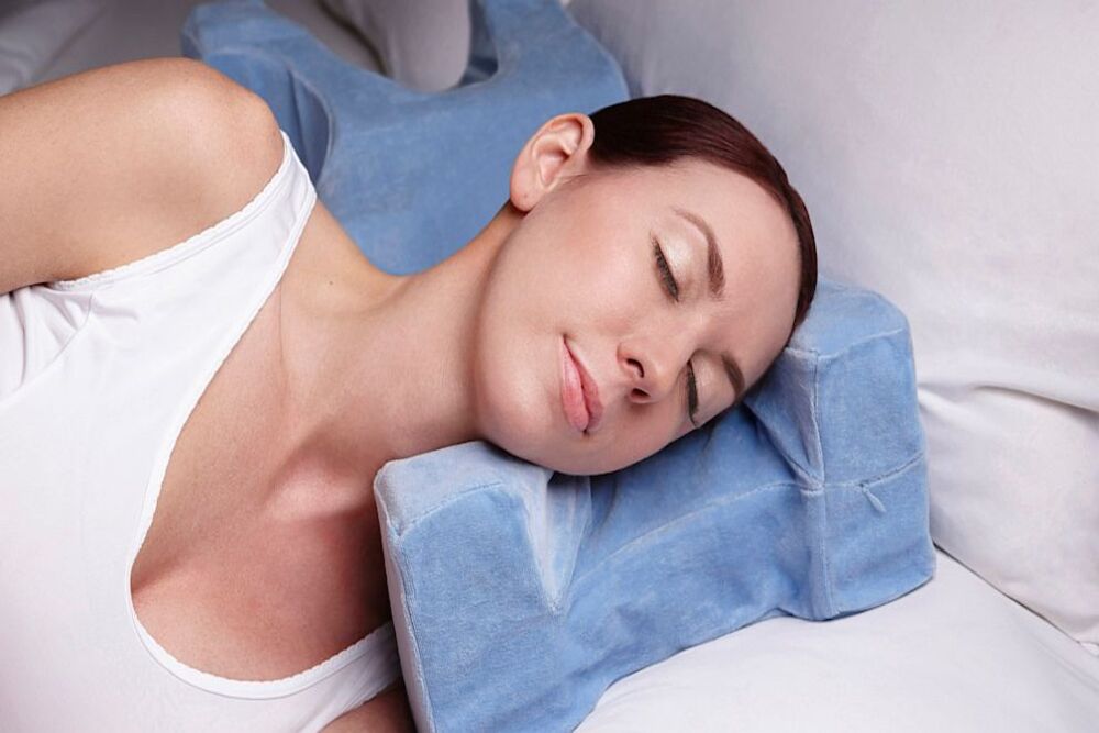 هل تؤثر وضعية النوم  على حجم التجاعيد في الوجه؟