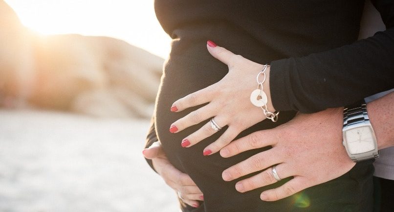 هل العلاقة الزوجية اثناء الحمل في الشهر السابع آمنة؟