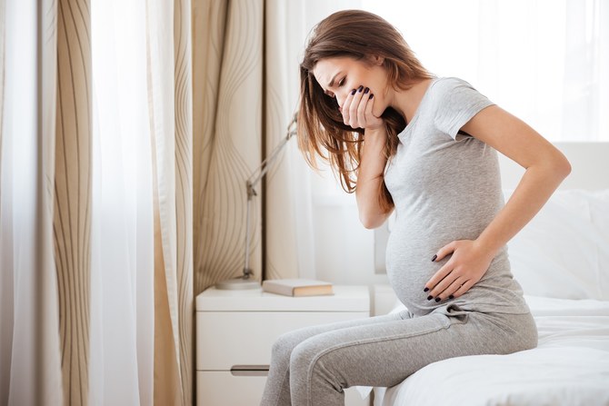 ما هو علاج زيادة ماء الجنين في الشهر الثامن من الحمل؟