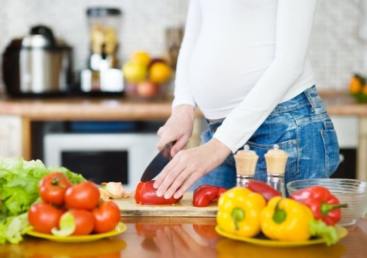 كيف ازيد وزن الجنين في الشهر الثامن من الحمل