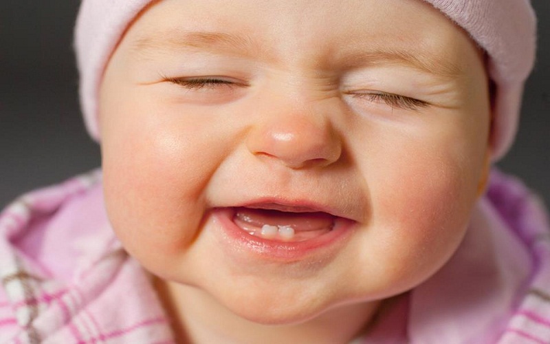 اعراض التسنين المبكر عند الرضع