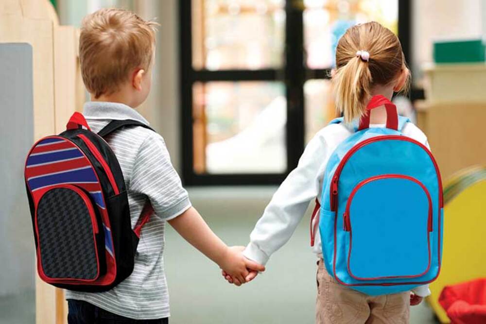 خطورة الحقيبة المدرسية على صحة الأطفال لا تستهيني بها