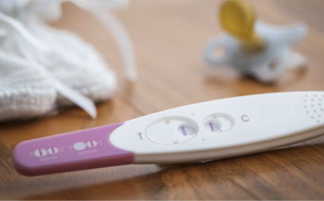هل يظهر الحمل في تحليل البول قبل موعد الدورة باسبوع؟