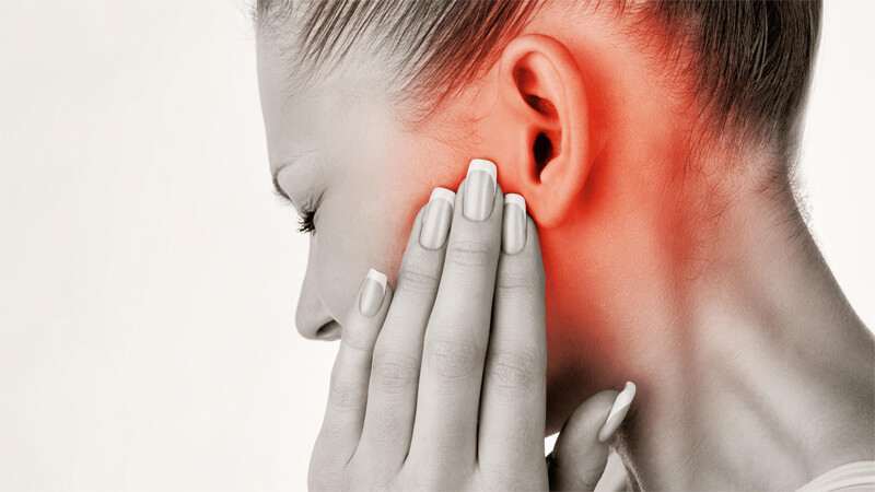 طرق علاج ألم الأذن للكبار في المنزل