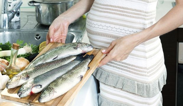 هل السمك مضر للحامل؟
