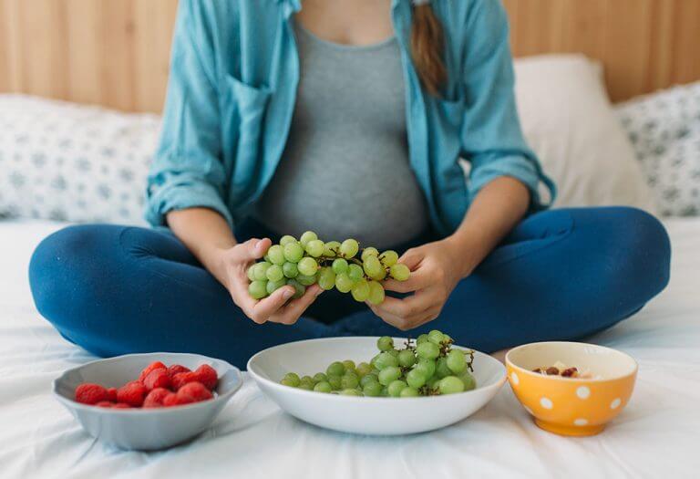 هل تعرفين ما هي فوائد العنب للحامل