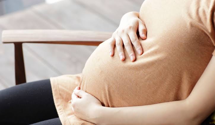 هل وجع أسفل البطن من أعراض الحمل؟ 