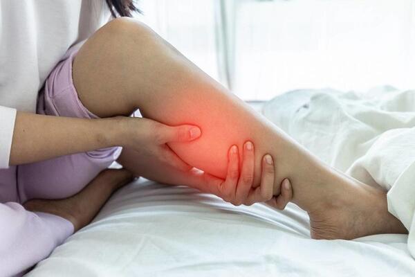 ما هي اعراض جلطة الساق؟
