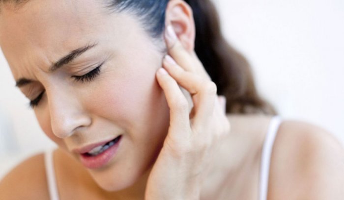 أعراض سرطان خلف الأذن وأسبابه