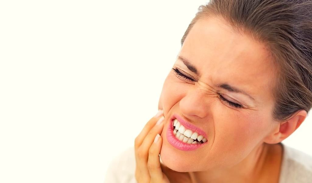 ما هي أعراض فشل زراعة الأسنان؟