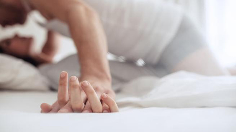 ماذا يحدث اذا تبول الزوج في رحم زوجته؟