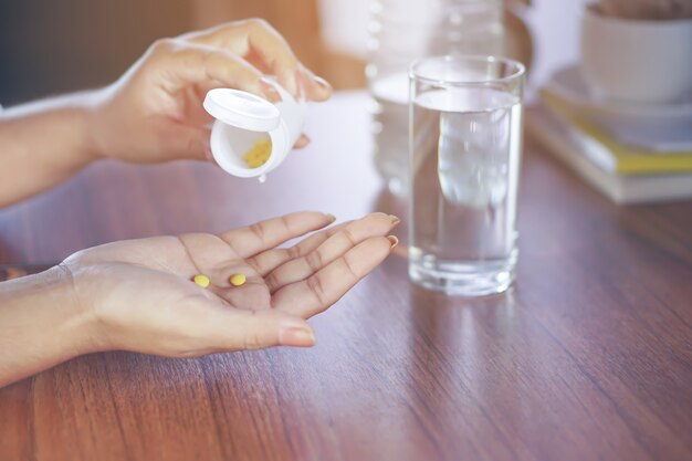 هل يؤثر تناول الفيتامينات على الدورة الشهرية؟