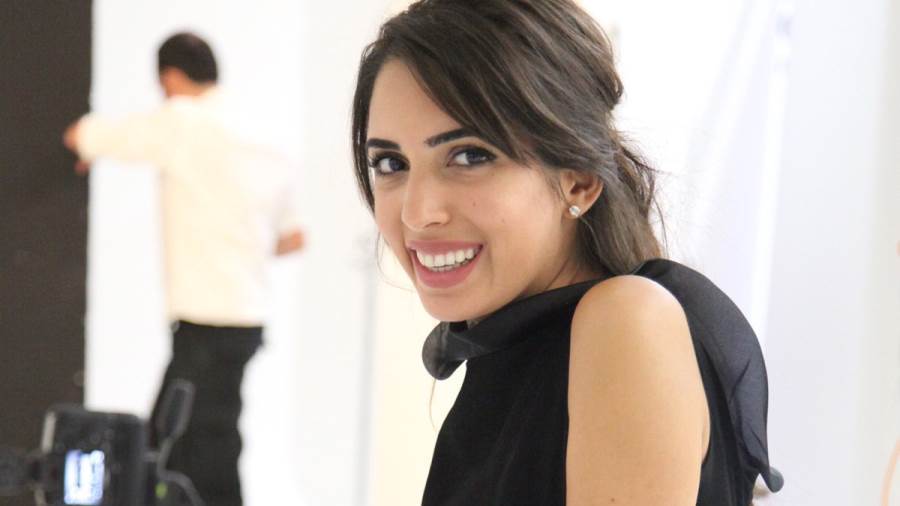 قصة نجاح المصممة السعودية رزان العزوني في عالم الموضة