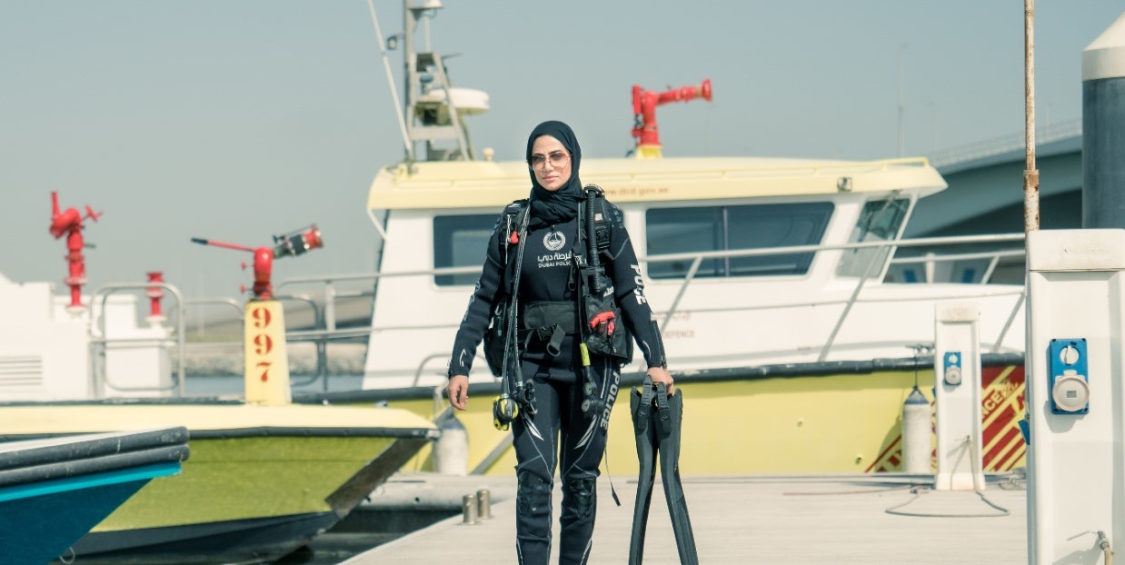  خلود المري أوّل امرأة إماراتية تتعامل مع المتفجرات تحت الماء 