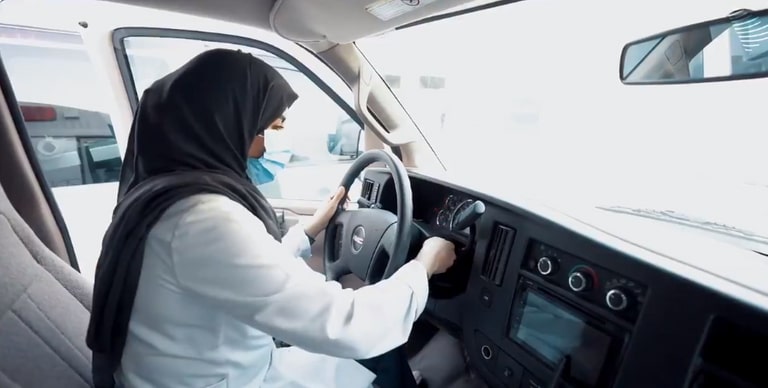 فيديو| سارة العنزي من السعوديات الأوائل في قيادة سيارة الإسعاف