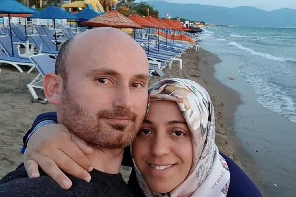 بعد قصّة التركي الذي ألقى بزوجته من مرتفع إحمي نفسكِ من التعنيف وبلّغي فوراً