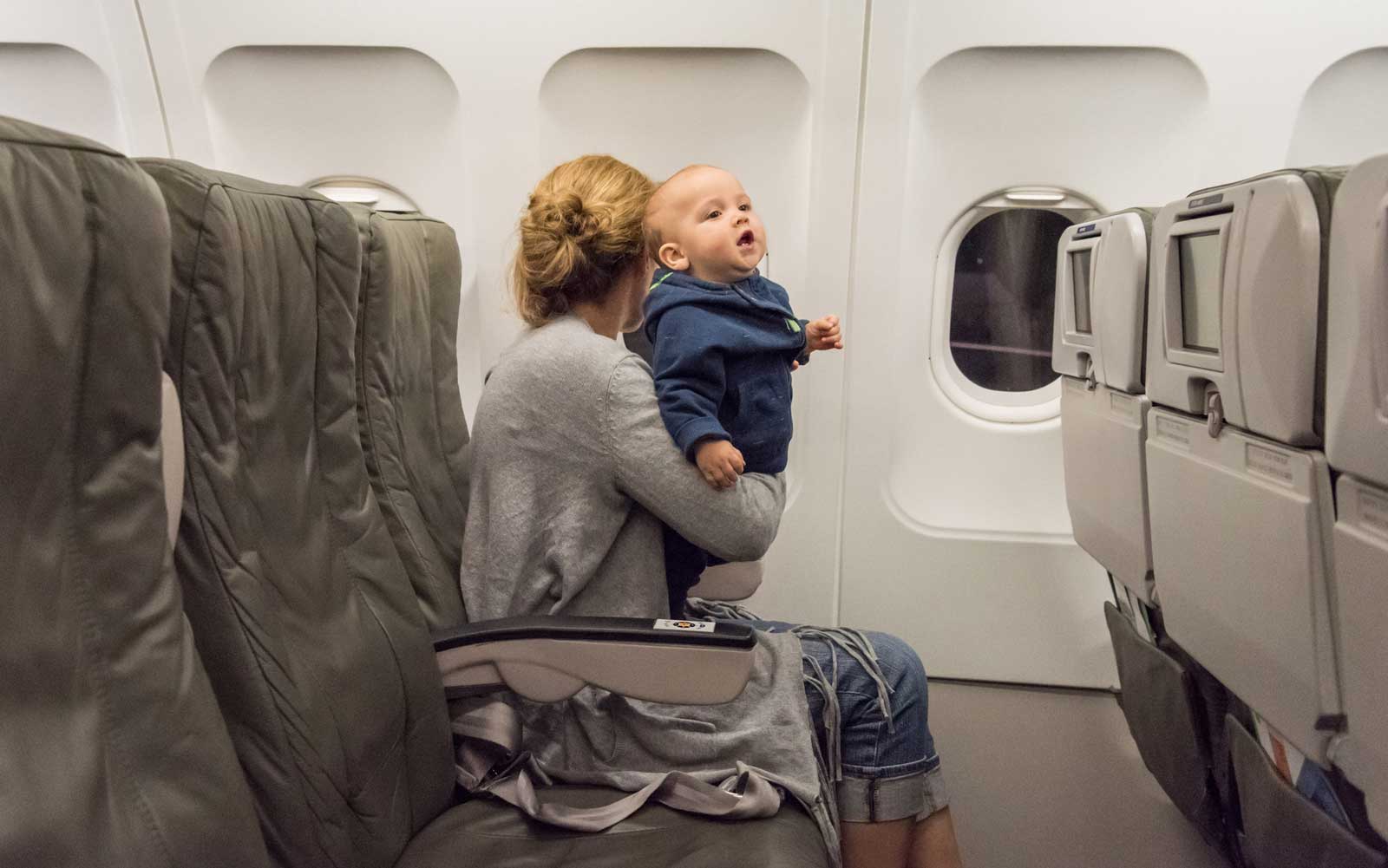 ما يجب فعله وعدم فعله عند السفر مع طفلك