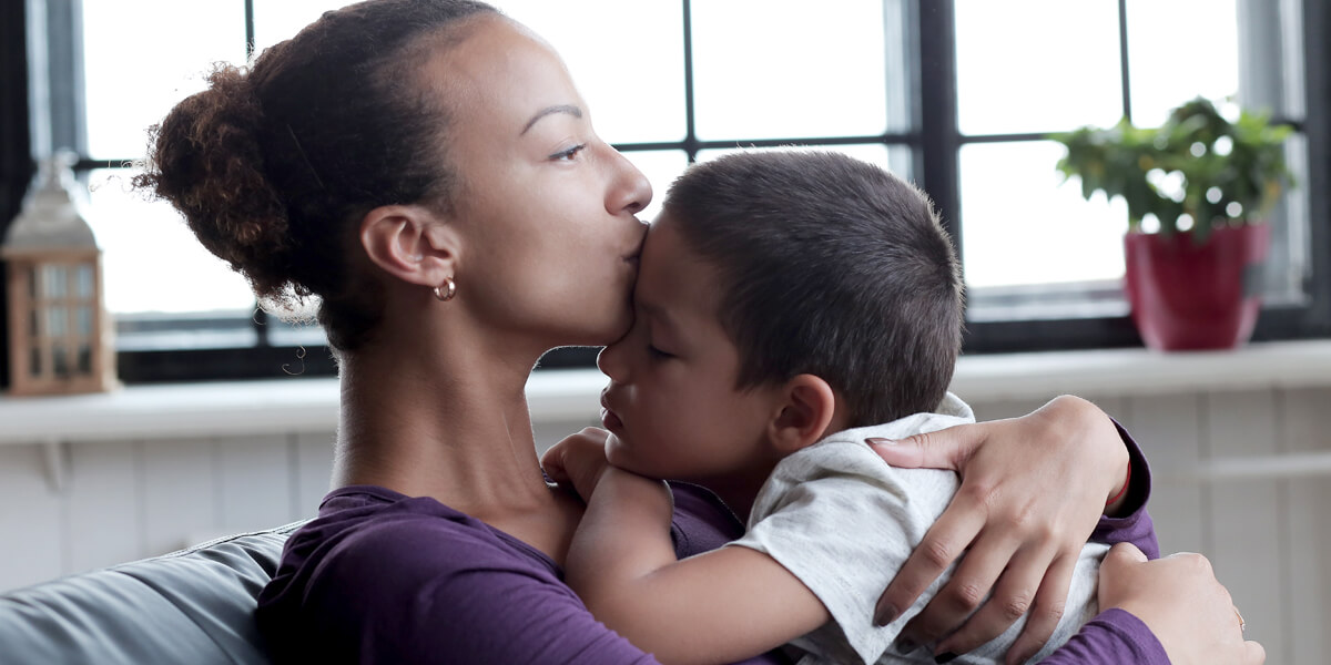 لماذا يحب الأبناء أمهاتهم أكثر من آبائهم بحسب علم النفس؟