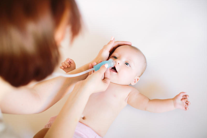 كيفية تنظيف أنف الرضيع 
