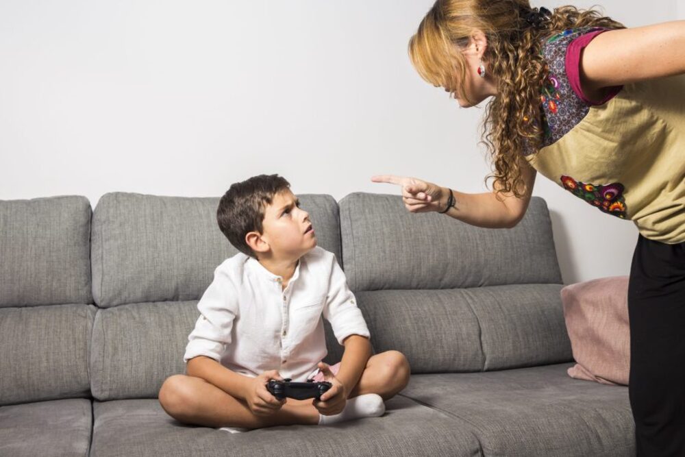 ما هو تأثير إستخدام التهديد على طفلك؟