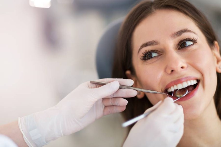 ما الذي تعنيه رؤية طبيب الاسنان في المنام؟