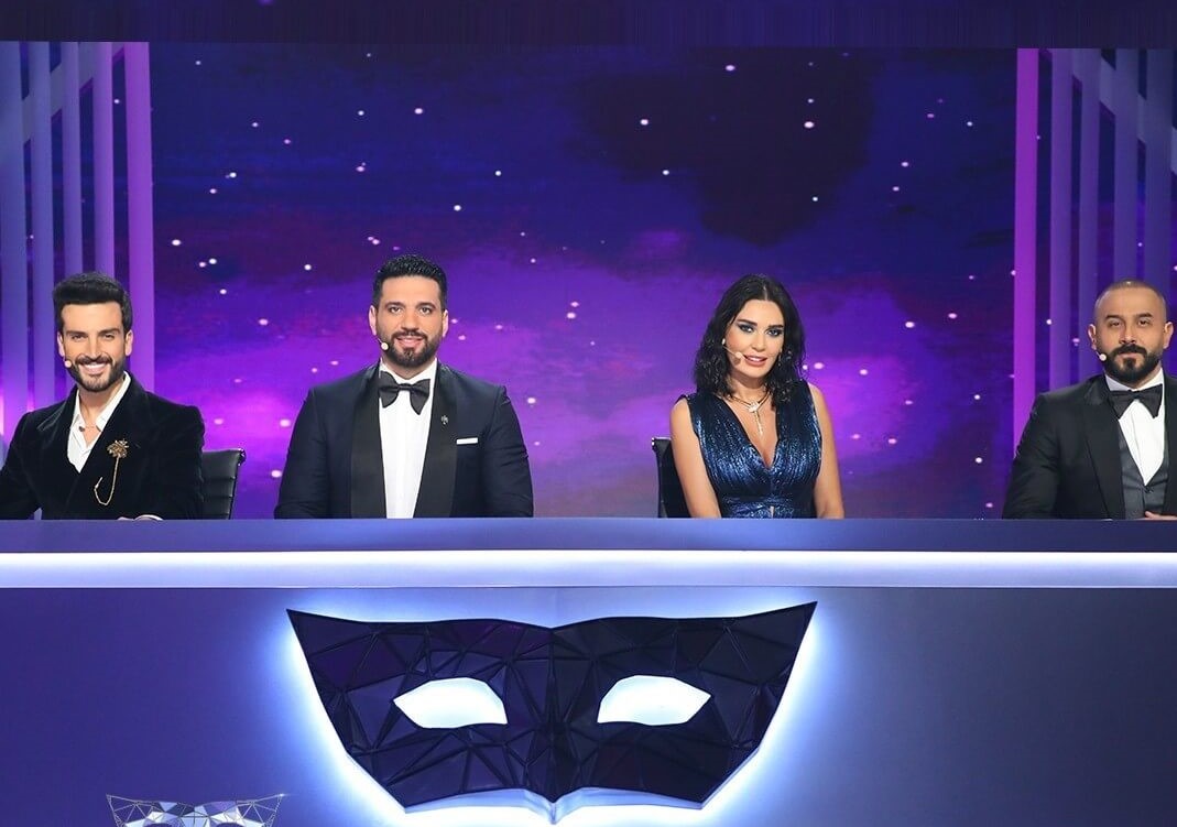 إيهاب توفيق يتوج فائزاً بالموسم الأول من برنامج The Masked Singer