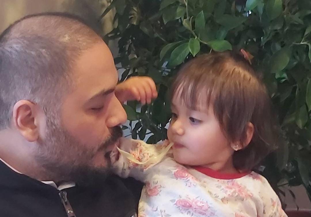 بالفيديو | ابنة رامي عياش تخطف قلبه بغنائها
