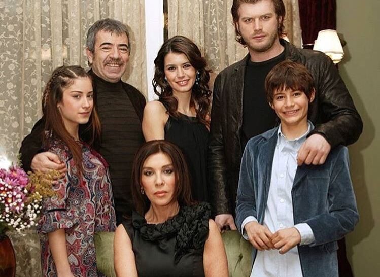 بعد مرور 12 عاماً كيف أصبح أبطال المسلسل التركي 