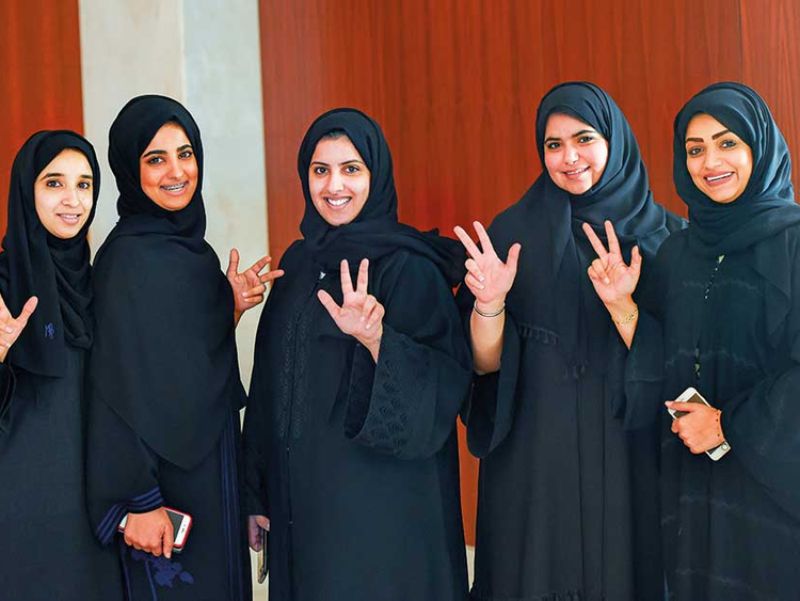 #المرأة_الإماراتية ترند على تويتر ومئات التغريدات المهنئة