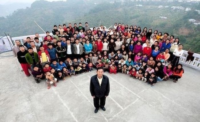 أكبر عائلة في العالم: أب واحد و39 زوجة و94 طفل