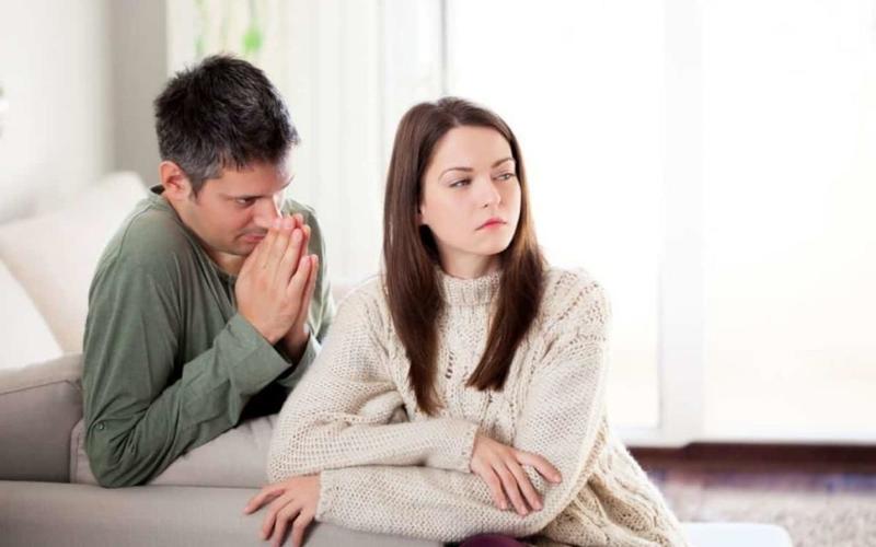 كيف أجعل زوجي العنيد يصالحني؟