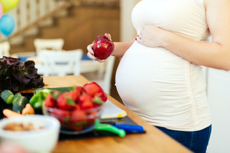 ما هي الأطعمة التي تزيد وزن الجنين في الشهر الثامن؟